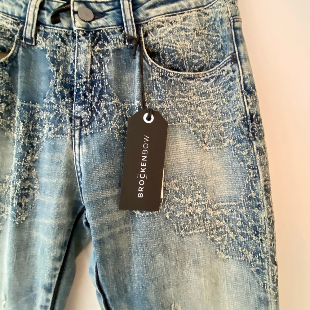 NWT BRITISH BRAND BROCKENBOW CHARLOTTE EMBROIDERED BOYFRIEND JEANS